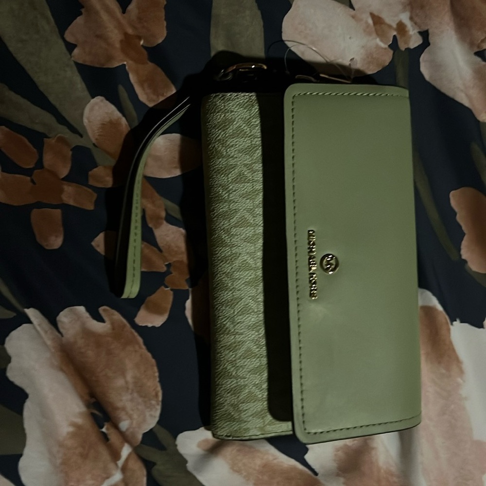 Aurhentic Michael Kors wristlet NWOT